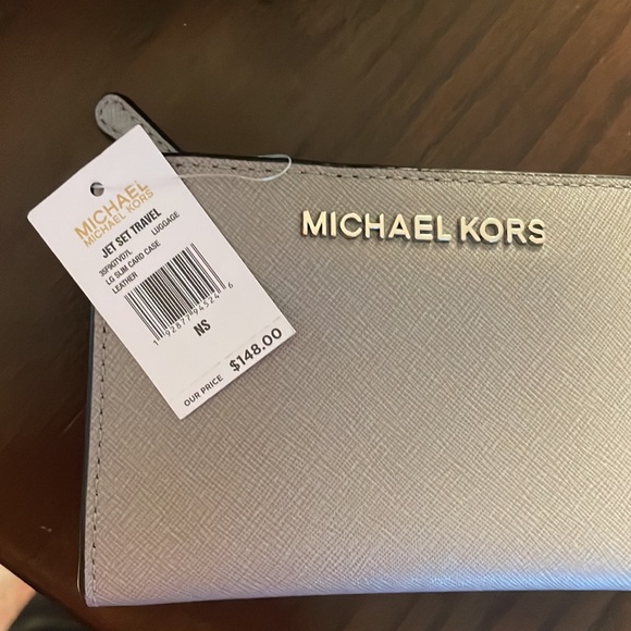 Michael Kors Emmy full size backpack- pearl grey - Picture 5 of 12